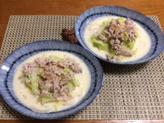 豚バラキャベツのつゆごま豆乳うどん