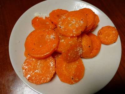 蒸しにんじんのチーズがけ
