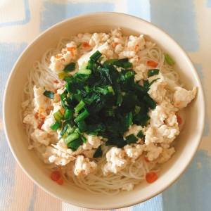 レンジで鶏そぼろのぶっかけそうめん