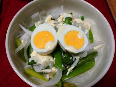 緑の豆とアスパラのエッグサラダ