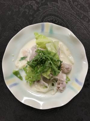 豚バラキャベツのつゆごま豆乳うどん