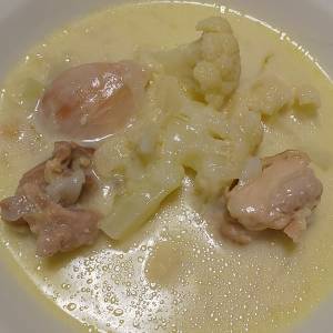 鶏むね肉とカリフラワーのクリーム煮