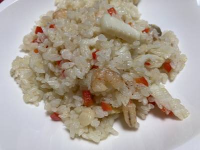 たまねぎとシーフードミックスの炒めピラフ