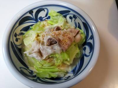 豚バラキャベツのつゆごま豆乳うどん