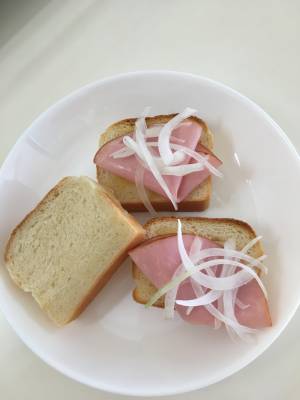 ハムたまねぎサンド