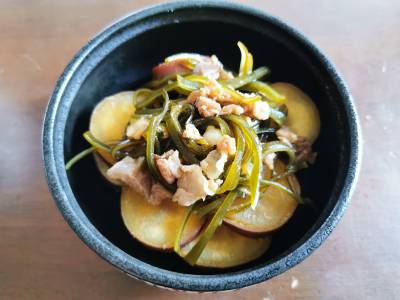 さつまいもと切り昆布の煮物