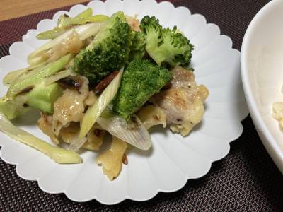 鶏肉とブロッコリーのアーモンド炒め