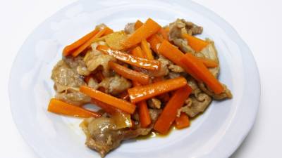 にんじんと豚肉の甘酢炒め