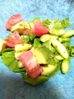 アスパラガスとアボカドのマスタードドレッシングあえ