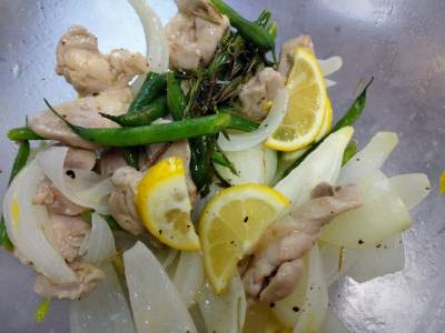 新たまねぎとチキンの春色マリネ