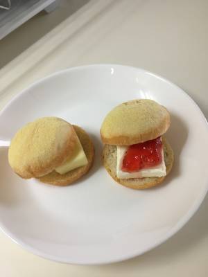 いちごクリームチーズサンド