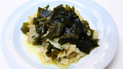 豚肉とわかめの煮物