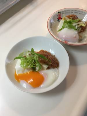 温泉卵となめたけの冷ややっこ