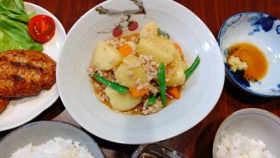 新じゃがのそぼろ煮