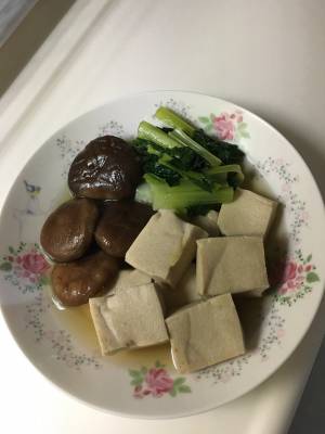 高野豆腐と青菜、きのこの煮物