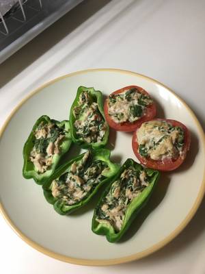 ピーマンとトマトのツナマヨ詰め