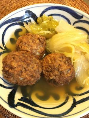 白菜とげんこつだんごの煮込み