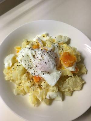 ポーチドエッグのポテトサラダ