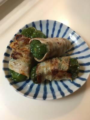 丸ごとピーマンの肉巻き