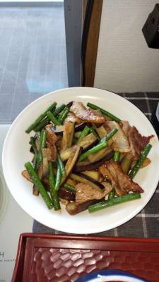 秋なすと豚肉のにんにくの芽炒め