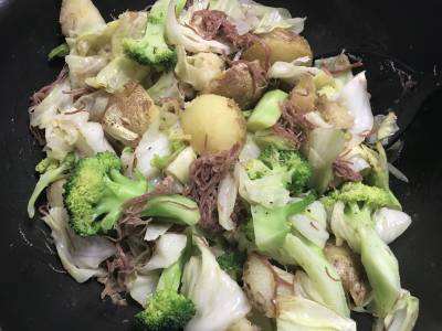 キャベポテコンビーフ