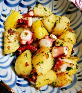 新じゃがとたこの炒め物