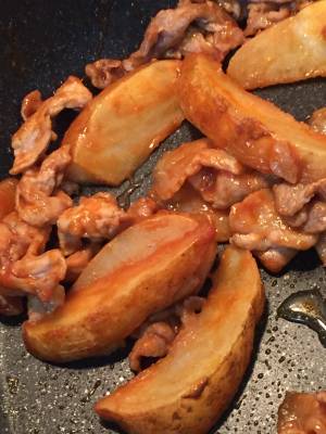 豚こまとポテトのケチャップ炒め