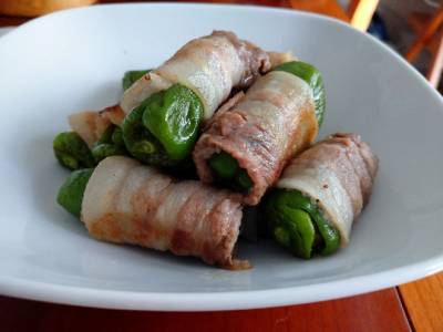 丸ごとピーマンの肉巻き