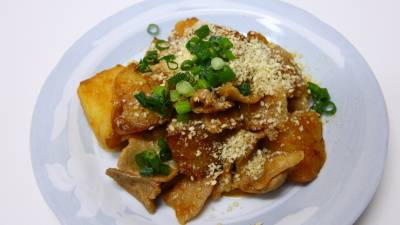 新じゃがと豚バラの煮っころがし