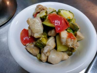 きゅうりと鶏肉の甘酢炒め