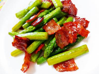 アスパラガスのオイスターソース炒（いた）め