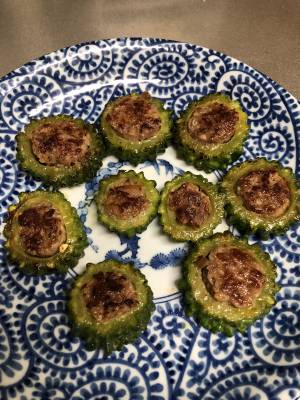 ゴーヤーの肉詰め焼き
