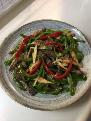 青椒牛肉絲（チンジャオニューロースー）