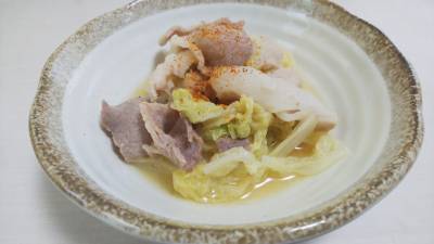 白菜と豚バラ肉のにんにくみそ鍋