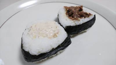 焼き肉、ツナマヨネーズおにぎり