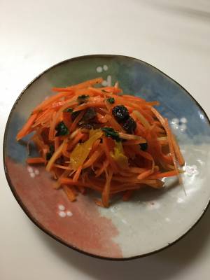 にんじんとレーズンのサラダ
