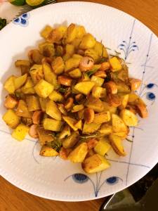 カリカリポテトとウインナーのハーブ炒め