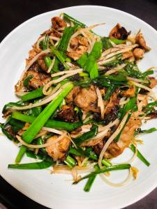 もやしと豚バラと油揚げのピリ辛炒め