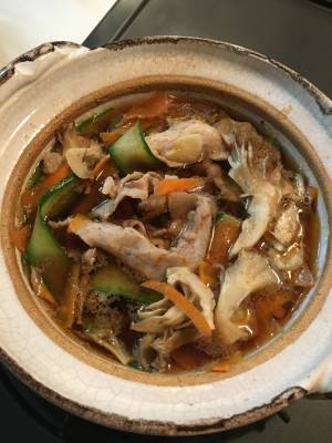 豚しゃぶとピーラー野菜の火鍋風