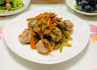 ピーマンと豚肉の黒酢炒め