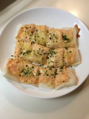 たらこソースの餅ピザ