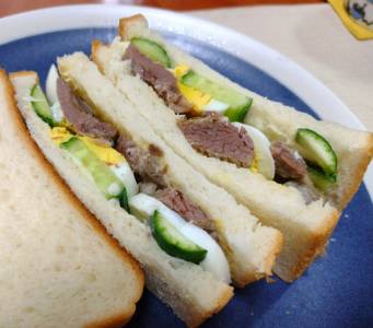 牛すね肉のサンドイッチ