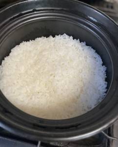 新米を土鍋で炊く
