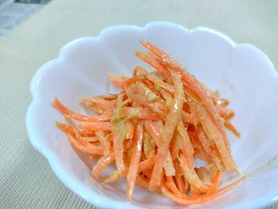 春にんじんとツナのサワークリームサラダ
