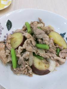 さつまいもと豚肉のバターじょうゆ焼き