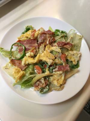 レタスとベーコンの”彩り”マスタードマヨ