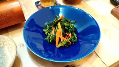 ほうれんそうと海藻、にんじんのナムル