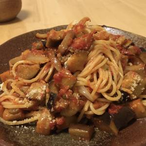 なすとトマトのパスタ