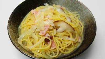 ベーコンとしいたけのスープ煮パスタ