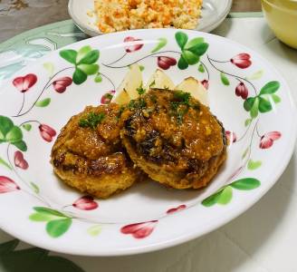 煮込みハンバーグ